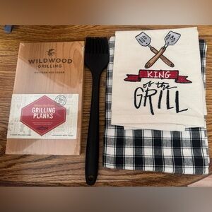 2 western red cedar grilling planks, 1-baster & 2-16 x 26“ all cotton towels NWT